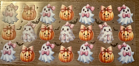 Pretty bowed ghosts and pumpkins